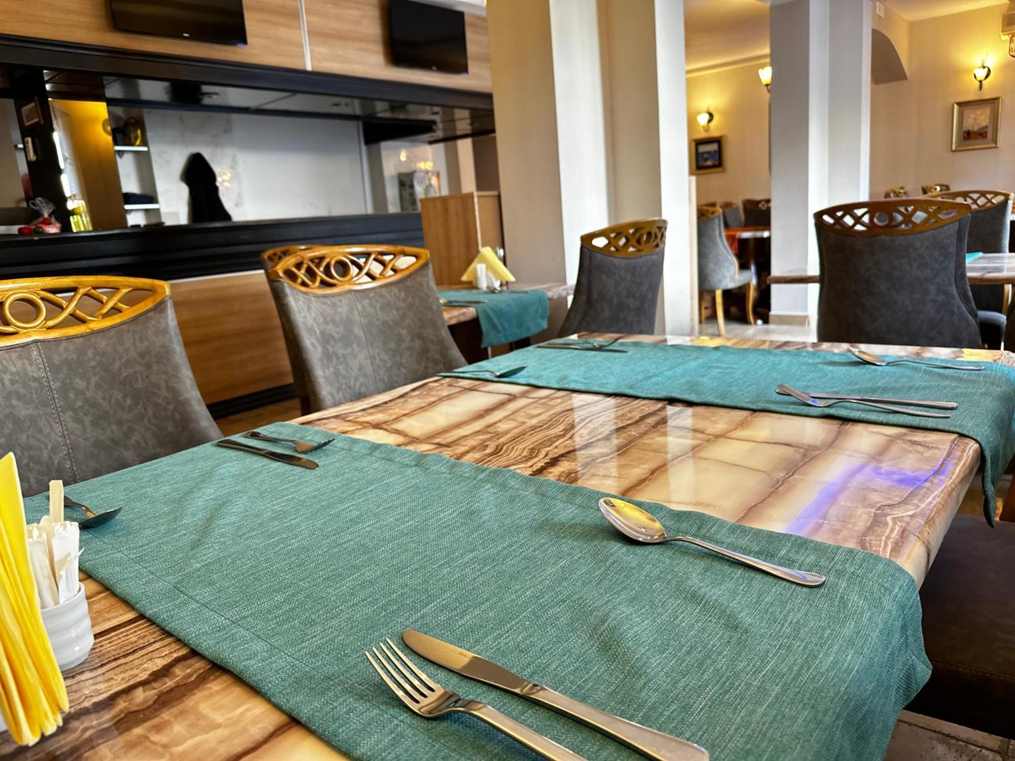 Central Hotel-budva Konukevi Budva