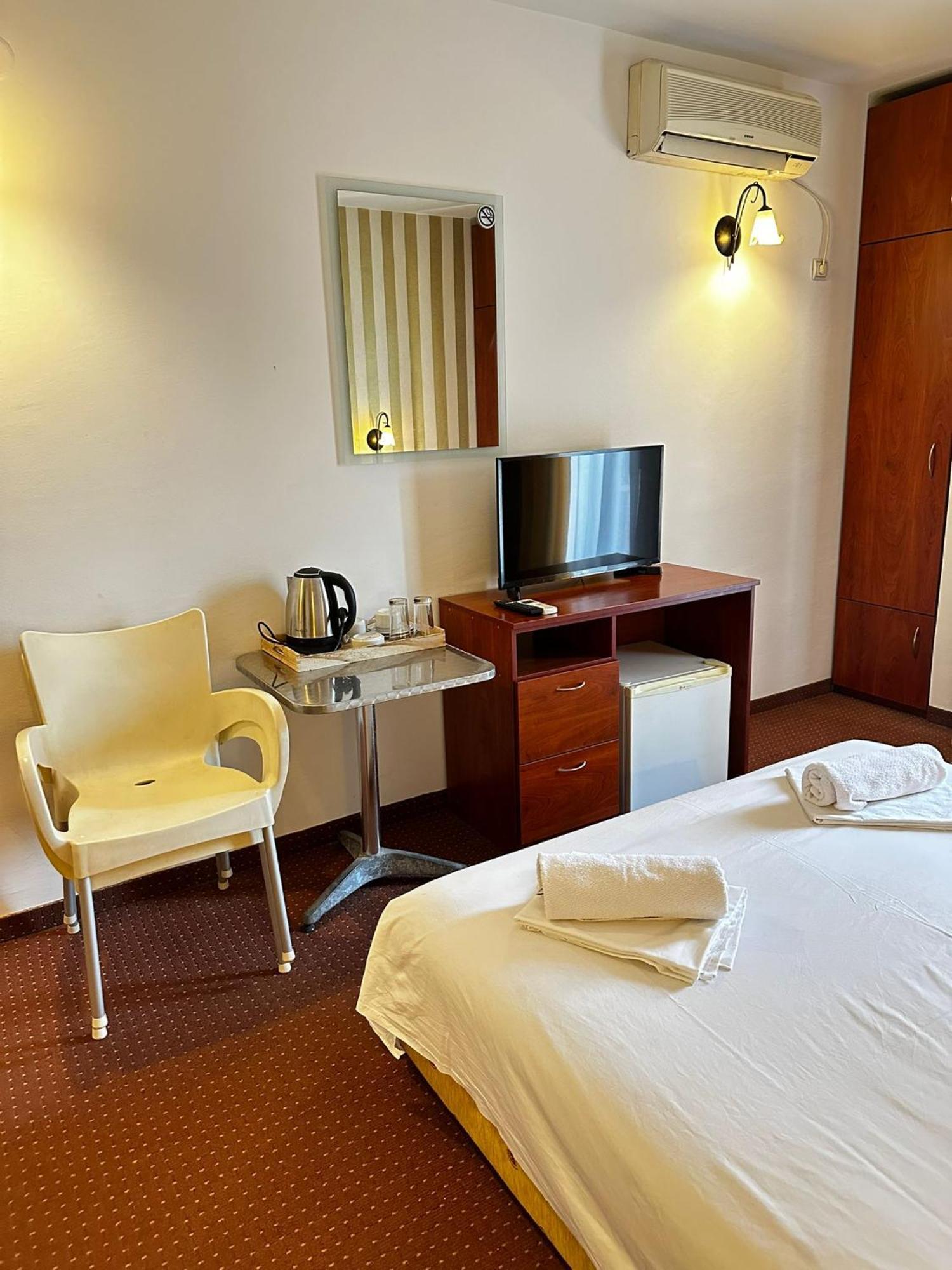 Central Hotel-budva